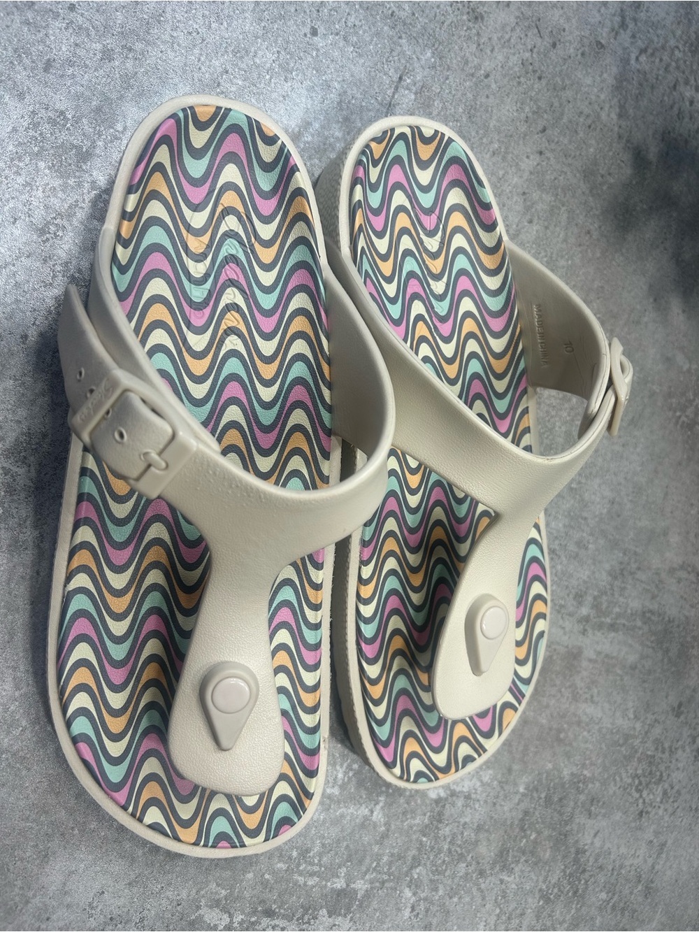 Skechers Foamies Women’s Sz 10 White Wedge Thong Sandals with Patterned Footbed - Picture 5 of 15